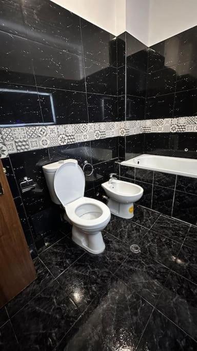 Super House Blloku - 3 Rooms 地拉那 外观 照片